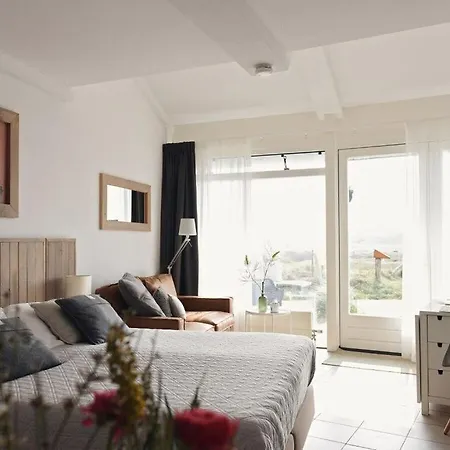 Duynsuites Near The Sea